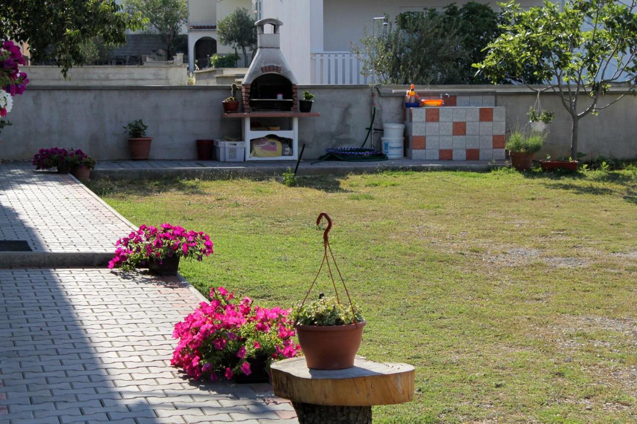 Apartments With A Parking Space Seline, Paklenica - 6603 Starigrad Paklenica Dış mekan fotoğraf